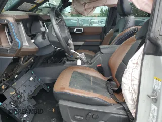 2023 Ford Bronco z VIN 1FMEE5DP1PLB38727, wystawiony jako Copart lot #62945695 z przebiegiem 25 342 mil mil oraz Szkoda całkowita • Salvage title. Historia ofert i sprzedaży dostępna na DreamBid. Obrazek 7.