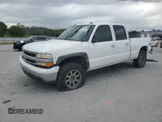2003 GMC Sierra 1500HD SLE z VIN 1GTGK13U03F166999, wystawiony jako Copart lot #52696595 z przebiegiem 241 886 mil mil oraz Szkody całkowita. Historia ofert i sprzedaży dostępna na DreamBid. Obrazek 1.