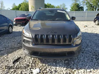 2017 Jeep Cherokee Sport z VIN 1C4PJLAB6HW566167, wystawiony jako Copart lot #57204445 z przebiegiem 187 681 mil mil oraz Czysty tytuł • Clean title. Historia ofert i sprzedaży dostępna na DreamBid. Obrazek 5.