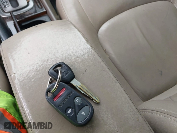 2001 Honda Accord EX z VIN 1HGCG16561A080094, wystawiony jako IAAI lot #42230752 z przebiegiem 246 469 mil mil oraz . Historia ofert i sprzedaży dostępna na DreamBid. Obrazek 11.
