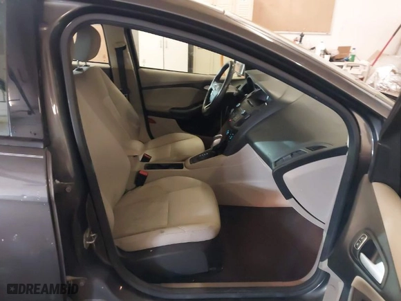 2015 Ford Focus SE with VIN 1FADP3F22FL334793, listed as a IAAI auction lot 41488994 with 58,314 mi miles. Bid and sale history available at carsss.com. Image 5.
