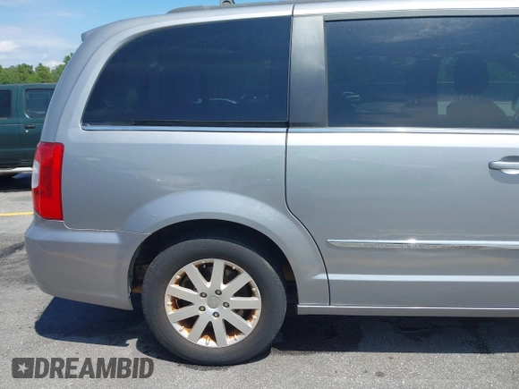 2014 Chrysler Town & Country Touring with VIN 2C4RC1BG7ER271455, listed as a IAAI auction lot 42102571 with 140,578 mi miles. Bid and sale history available at carsss.com. Image 13.