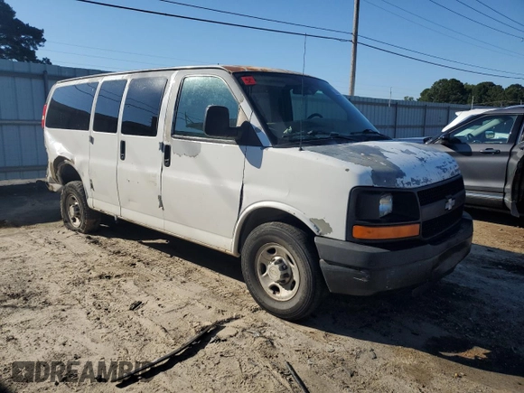 2008 Chevrolet Express Passenger z VIN 1GAGG25KX81133217, wystawiony jako Copart lot #73503214 z przebiegiem 323 605 mil mil oraz Czysty tytuł • Clean title. Historia ofert i sprzedaży dostępna na DreamBid. Obrazek 4.