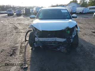 2014 Toyota Highlander LE z VIN 5TDBKRFHXES059727, wystawiony jako IAAI lot #41126330 z przebiegiem 138 166 mil mil oraz . Historia ofert i sprzedaży dostępna na DreamBid. Obrazek 12.