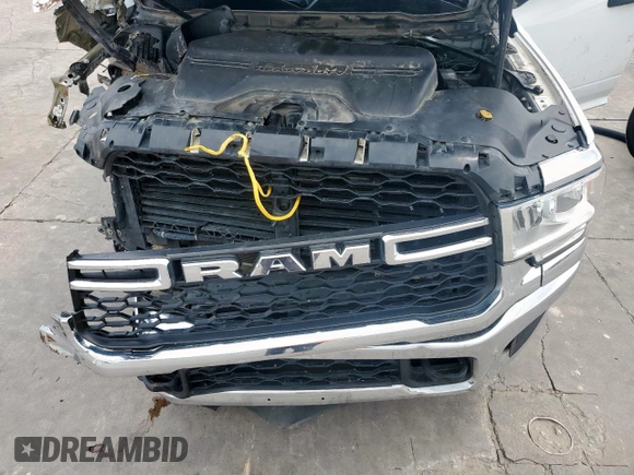 2020 Ram 2500 Tradesman z VIN 3C6UR5HLXLG250095, wystawiony jako Copart lot #54926235 z przebiegiem 197 992 mil mil oraz Nie do naprawy • Non repairable. Historia ofert i sprzedaży dostępna na DreamBid. Obrazek 11.
