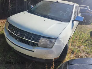 2007 Lincoln MKX with VIN 2LMDU88C77BJ25637, listed as a IAAI auction lot 41886392 with 164,976 mi miles. Bid and sale history available at carsss.com. Image 2.