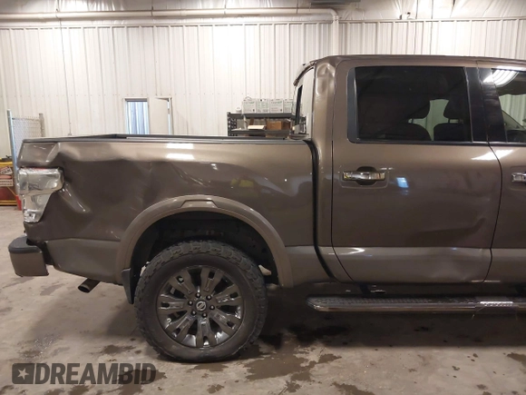 2017 Nissan Titan SV z VIN 1N6AA1E58HN523578, wystawiony jako IAAI lot #42160359 z przebiegiem 101 499 mil mil oraz . Historia ofert i sprzedaży dostępna na DreamBid. Obrazek 12.