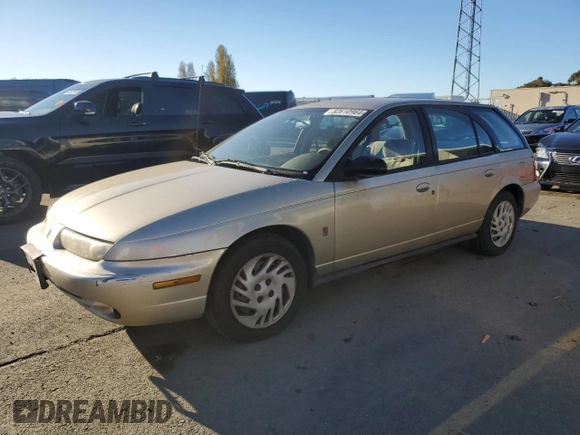 1999 Saturn SW z VIN 1G8ZK8271XZ368987, wystawiony jako Copart lot #82610964 z przebiegiem 222 100 mil mil oraz Czysty tytuł • Clean title. Historia ofert i sprzedaży dostępna na DreamBid. Obrazek 1.