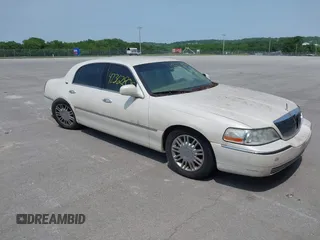 2007 Lincoln Town Car Signature Limited z VIN 1LNHM82V97Y603275, wystawiony jako IAAI lot #42362805 z przebiegiem 165 314 mil mil oraz . Historia ofert i sprzedaży dostępna na DreamBid. Obrazek 1.
