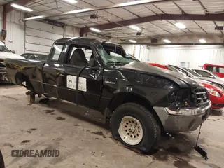 2001 Ford Ranger XL with VIN 1FTYR14U41TA01826, listed as a IAAI auction lot 41118358 with 195,467 mi miles. Bid and sale history available at carsss.com. Image 1.