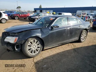 2013 Chrysler 300 C z VIN 2C3CCAKT3DH667099, wystawiony jako Copart lot #54158825 z przebiegiem Nie podano mil oraz Czysty tytuł • Clean title. Historia ofert i sprzedaży dostępna na DreamBid. Obrazek 1.