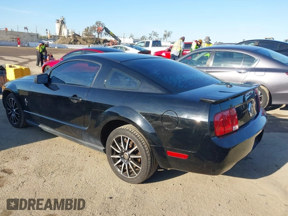 2008 Ford Mustang Deluxe with VIN 1ZVHT80NX85114958, listed as a IAAI auction lot 41806240 with 164,980 mi miles. Bid and sale history available at carsss.com. Image 3.