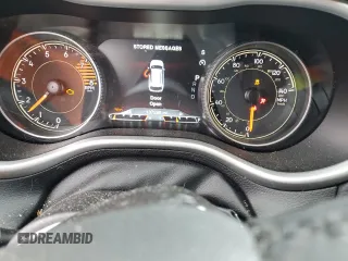 2017 Jeep Cherokee Trailhawk z VIN 1C4PJMBS0HW577055, wystawiony jako Copart lot #56428235 z przebiegiem 137 296 mil mil oraz Szkoda całkowita • Salvage title. Historia ofert i sprzedaży dostępna na DreamBid. Obrazek 9.