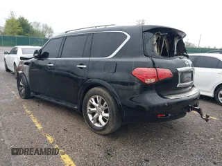 2013 Infiniti QX56 z VIN JN8AZ2NC0D9330588, wystawiony jako IAAI lot #42067177 z przebiegiem 127 000 mil mil oraz . Historia ofert i sprzedaży dostępna na DreamBid. Obrazek 3.