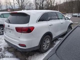 2019 Kia Sorento LX V6 with VIN 5XYPGDA55KG450039, listed as a IAAI auction lot 41307170 with 77,327 mi miles. Bid and sale history available at carsss.com. Image 4.