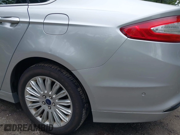 2013 Ford Fusion SE Hybrid z VIN 3FA6P0LU1DR291060, wystawiony jako IAAI lot #42731674 z przebiegiem 93 918 mil mil oraz . Historia ofert i sprzedaży dostępna na DreamBid. Obrazek 6.