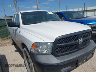 2019 Ram 1500 Tradesman z VIN 1C6RR6FG0KS581521, wystawiony jako IAAI lot #42478296 z przebiegiem 113 347 mil mil oraz . Historia ofert i sprzedaży dostępna na DreamBid. Obrazek 1.