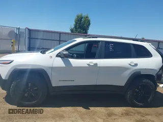 2014 Jeep Cherokee Trailhawk with VIN 1C4PJMBSXEW236807, listed as a IAAI auction lot 42660980 with 157,225 mi miles and . Bid and sale history available at DreamBid. Image 15.