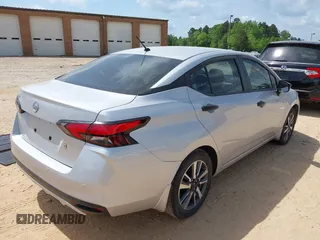 2024 Nissan Versa S z VIN 3N1CN8DV5RL848834, wystawiony jako IAAI lot #42091656 z przebiegiem 7 213 mil mil oraz . Historia ofert i sprzedaży dostępna na DreamBid. Obrazek 4.