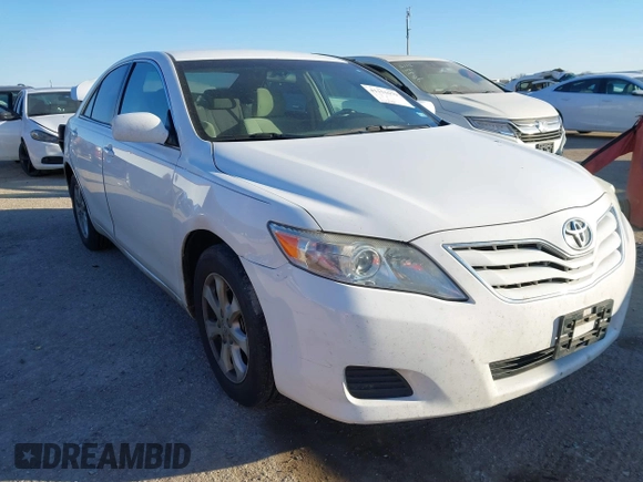 2011 Toyota Camry LE z VIN 4T4BF3EK4BR201724, wystawiony jako IAAI lot #41151679 z przebiegiem 155 972 mil mil oraz . Historia ofert i sprzedaży dostępna na DreamBid. Obrazek 1.