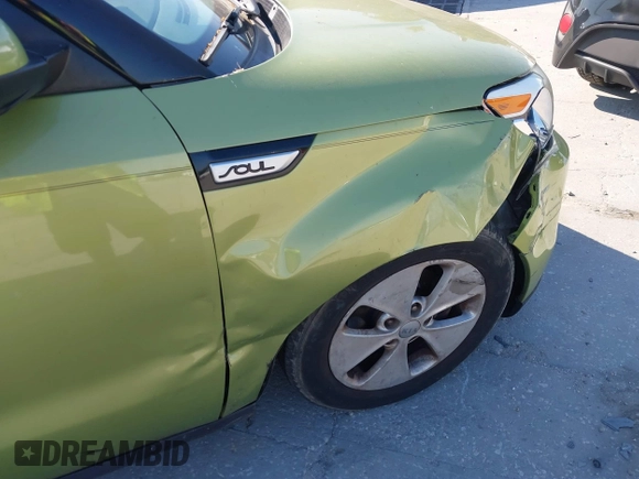 2015 Kia Soul with VIN KNDJN2A23F7809901, listed as a IAAI auction lot 41876718 with 111,786 mi miles. Bid and sale history available at carsss.com. Image 6.
