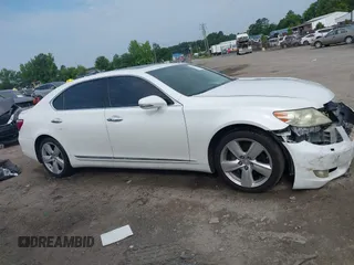 2012 Lexus LS 460 L z VIN JTHGL5EF3C5045004, wystawiony jako IAAI lot #42466634 z przebiegiem Nie podano mil oraz . Historia ofert i sprzedaży dostępna na DreamBid. Obrazek 13.