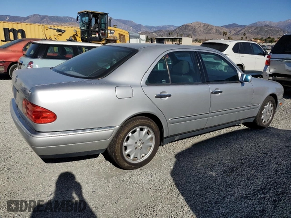 1998 Mercedes-Benz E 320 with VIN WDBJF25F9WA697018, listed as a Copart auction lot 87567315 with 107,255 mi miles and Clean Title. Bid and sale history available at DreamBid. Image 3.