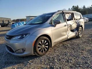 2017 Chrysler Pacifica Touring L with VIN 2C4RC1BG0HR683334, listed as a Copart auction lot 48756915 with 178,239 mi miles and Salvage Title. Bid and sale history available at DreamBid. Image 1.