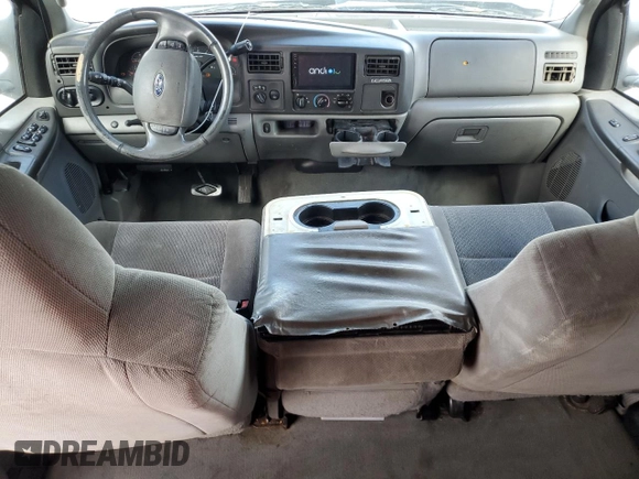 2003 Ford Excursion Special Serv z VIN 1FMNU41S13EC23961, wystawiony jako Copart lot #56982865 z przebiegiem 180 123 mil mil oraz Szkoda całkowita • Salvage title. Historia ofert i sprzedaży dostępna na DreamBid. Obrazek 8.