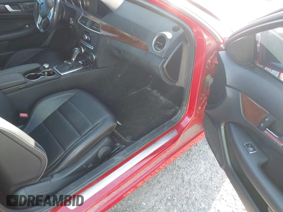 2014 Mercedes-Benz C 250 с VIN WDDGJ4HB4EG270202, выставлен на аукционе IAAI как лот 42756542 с пробегом 64 966 миль миль и . История ставок и продаж доступна на DreamBid. Изображение 5.