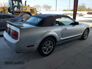 2005 Ford Mustang Deluxe with VIN 1ZVFT84N155186984, listed as a Copart auction lot 52913395 with 264,052 mi miles and Salvage Title. Bid and sale history available at carsss.com. Image 3.