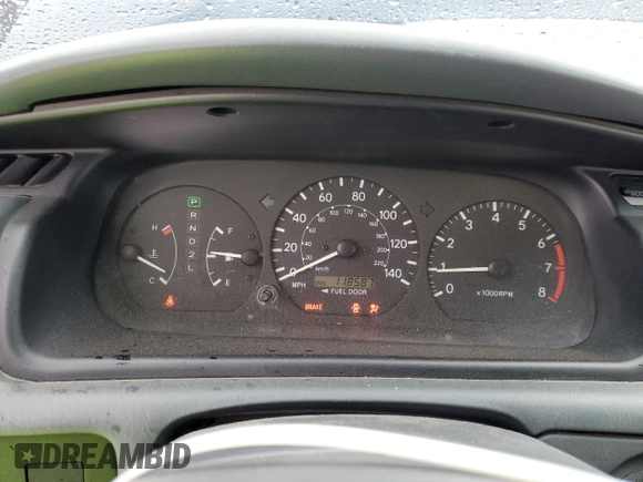 2000 Toyota Camry LE z VIN 4T1BF22KXYU953641, wystawiony jako Copart lot #48018145 z przebiegiem 118 587 mil mil oraz Czysty tytuł • Clean title. Historia ofert i sprzedaży dostępna na DreamBid. Obrazek 9.