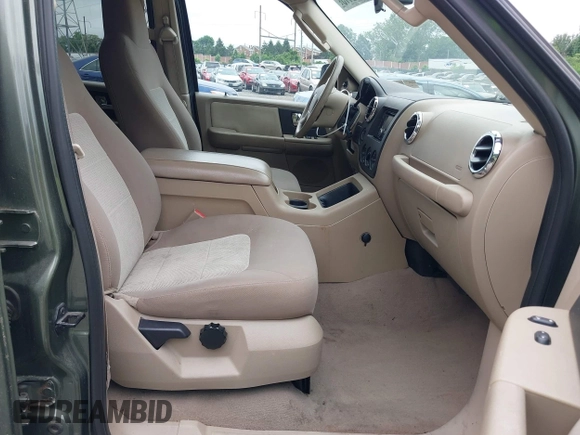 2005 Ford Expedition Special Service с VIN 1FMPU16575LB01825, выставлен на аукционе IAAI как лот 42335134 с пробегом 130 788 миль миль и . История ставок и продаж доступна на DreamBid. Изображение 5.