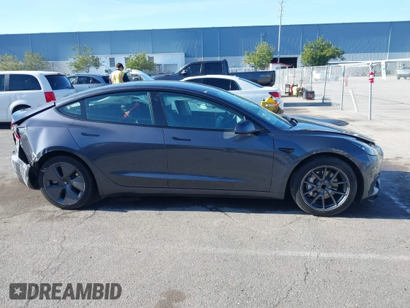 2023 Tesla Model 3 z VIN 5YJ3E1EA1PF681030, wystawiony jako IAAI lot #41545960 z przebiegiem 19 590 mil mil oraz . Historia ofert i sprzedaży dostępna na DreamBid. Obrazek 12.