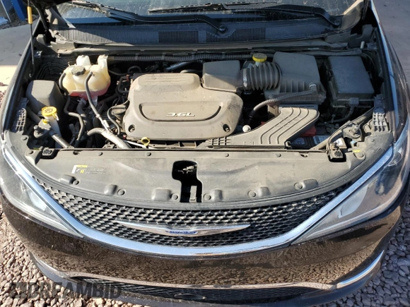 2018 Chrysler Pacifica Limited z VIN 2C4RC1GG2JR122308, wystawiony jako Copart lot #62636694 z przebiegiem 52 189 mil mil oraz Szkody całkowita. Historia ofert i sprzedaży dostępna na DreamBid. Obrazek 12.