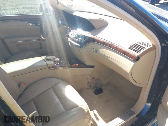 2013 Mercedes-Benz S S 550 with VIN WDDNG9EB5DA526856, listed as a IAAI auction lot 41828939 with 130,544 mi miles. Bid and sale history available at carsss.com. Image 5.