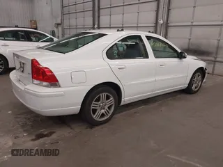 2007 Volvo S60 2.5L Turbo with VIN YV1RS592872634099, listed as a IAAI auction lot 42018020 with 211,887 mi miles. Bid and sale history available at carsss.com. Image 4.