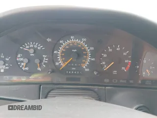 1992 Mercedes-Benz 500 z VIN WDBGA51E0NA023491, wystawiony jako IAAI lot #42058835 z przebiegiem 260 421 mil mil oraz . Historia ofert i sprzedaży dostępna na DreamBid. Obrazek 7.