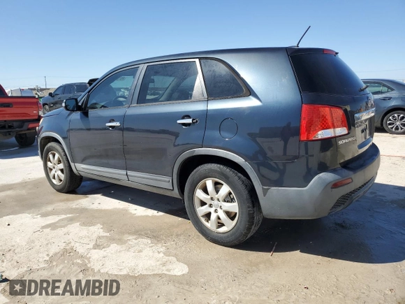 2012 Kia Sorento LX z VIN 5XYKT3A12CG241520, wystawiony jako Copart lot #49738575 z przebiegiem 110 486 mil mil oraz Czysty tytuł • Clean title. Historia ofert i sprzedaży dostępna na DreamBid. Obrazek 2.