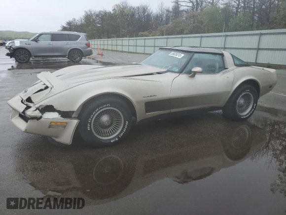 1982 Chevrolet Corvette z VIN 1G1AY0780C5109728, wystawiony jako Copart lot #55628315 z przebiegiem 61 806 mil mil oraz Szkody całkowita. Historia ofert i sprzedaży dostępna na DreamBid. Obrazek 1.