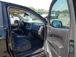 2021 Chevrolet Colorado 2WD LT z VIN 1GCGSCEN1M1221153, wystawiony jako IAAI lot #42056068 z przebiegiem 79 310 mil mil oraz . Historia ofert i sprzedaży dostępna na DreamBid. Obrazek 5.