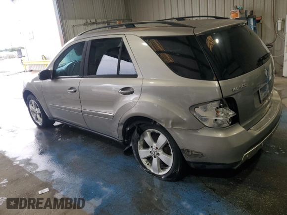 2006 Mercedes-Benz M 500 z VIN 4JGBB75EX6A043551, wystawiony jako Copart lot #55937265 z przebiegiem 120 923 mil mil oraz Szkoda całkowita • Salvage title. Historia ofert i sprzedaży dostępna na DreamBid. Obrazek 2.