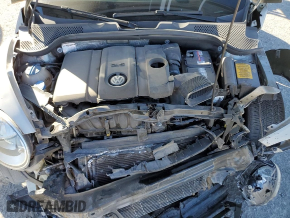 2014 Volkswagen Beetle 2.5L w/Sun with VIN 3VWJP7AT8EM629833, listed as a Copart auction lot 44813425 with 81,625 mi miles and Salvage Title. Bid and sale history available at DreamBid. Image 13.