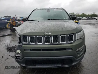 2019 Jeep Compass Latitude z VIN 3C4NJDBB8KT674296, wystawiony jako Copart lot #57901855 z przebiegiem 76 339 mil mil oraz Szkoda całkowita • Salvage title. Historia ofert i sprzedaży dostępna na DreamBid. Obrazek 5.