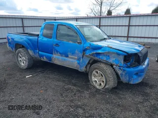 2005 Toyota Tacoma z VIN 5TEUU42N85Z005248, wystawiony jako IAAI lot #41812624 z przebiegiem 202 863 mil mil oraz . Historia ofert i sprzedaży dostępna na DreamBid. Obrazek 1.