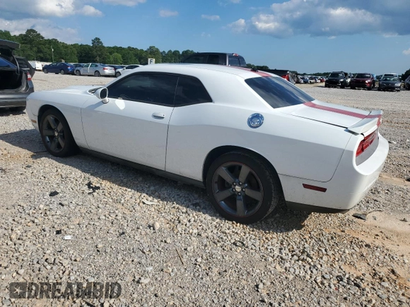 2013 Dodge Challenger SXT z VIN 2C3CDYAG0DH595482, wystawiony jako Copart lot #52610005 z przebiegiem 97 470 mil mil oraz Szkoda całkowita • Salvage title. Historia ofert i sprzedaży dostępna na DreamBid. Obrazek 2.
