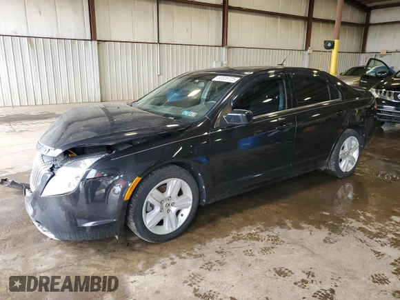 2010 Mercury Milan z VIN 3MEHM0HA4AR633721, wystawiony jako Copart lot #58526725 z przebiegiem 172 968 mil mil oraz Szkoda całkowita • Salvage title. Historia ofert i sprzedaży dostępna na DreamBid. Obrazek 1.
