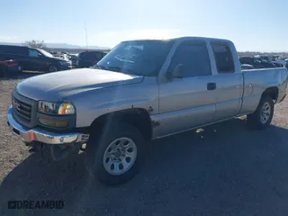 2005 GMC Sierra 1500 with VIN 2GTEK19V251302261, listed as a IAAI auction lot 41461613 with 330,365 mi miles. Bid and sale history available at carsss.com. Image 2.