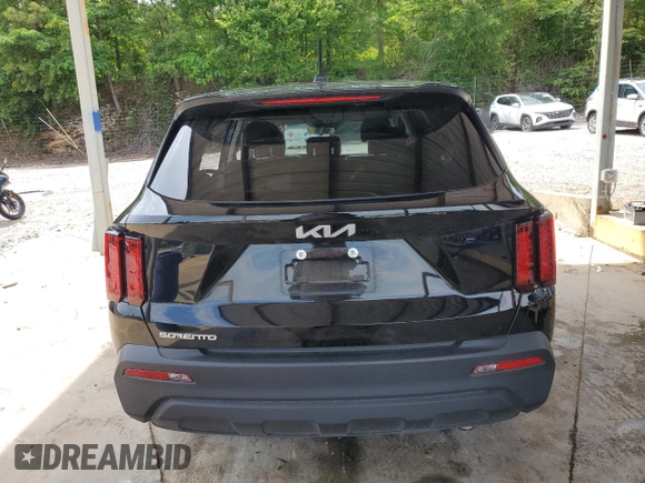 2023 Kia Sorento LX z VIN 5XYRG4LC0PG218539, wystawiony jako Copart lot #55832035 z przebiegiem 40 479 mil mil oraz Szkoda całkowita • Salvage title. Historia ofert i sprzedaży dostępna na DreamBid. Obrazek 6.