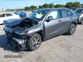 2025 Honda HR-V EX-L z VIN 3CZRZ1H72SM700908, wystawiony jako IAAI lot #41172857 z przebiegiem 6229 mil mil oraz . Historia ofert i sprzedaży dostępna na DreamBid. Obrazek 2.